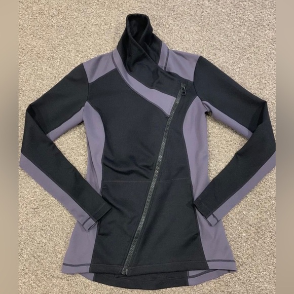 CAbi Women’s Zip Up Dash Jacket Gray Black Athleisure workout running XS Grey - Picture 3 of 5